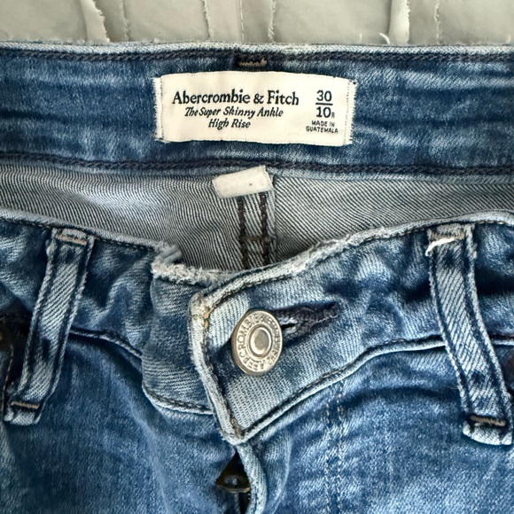 Abercrombie & Fitch Light Blue Denim Jeans - Picture 3 of 4